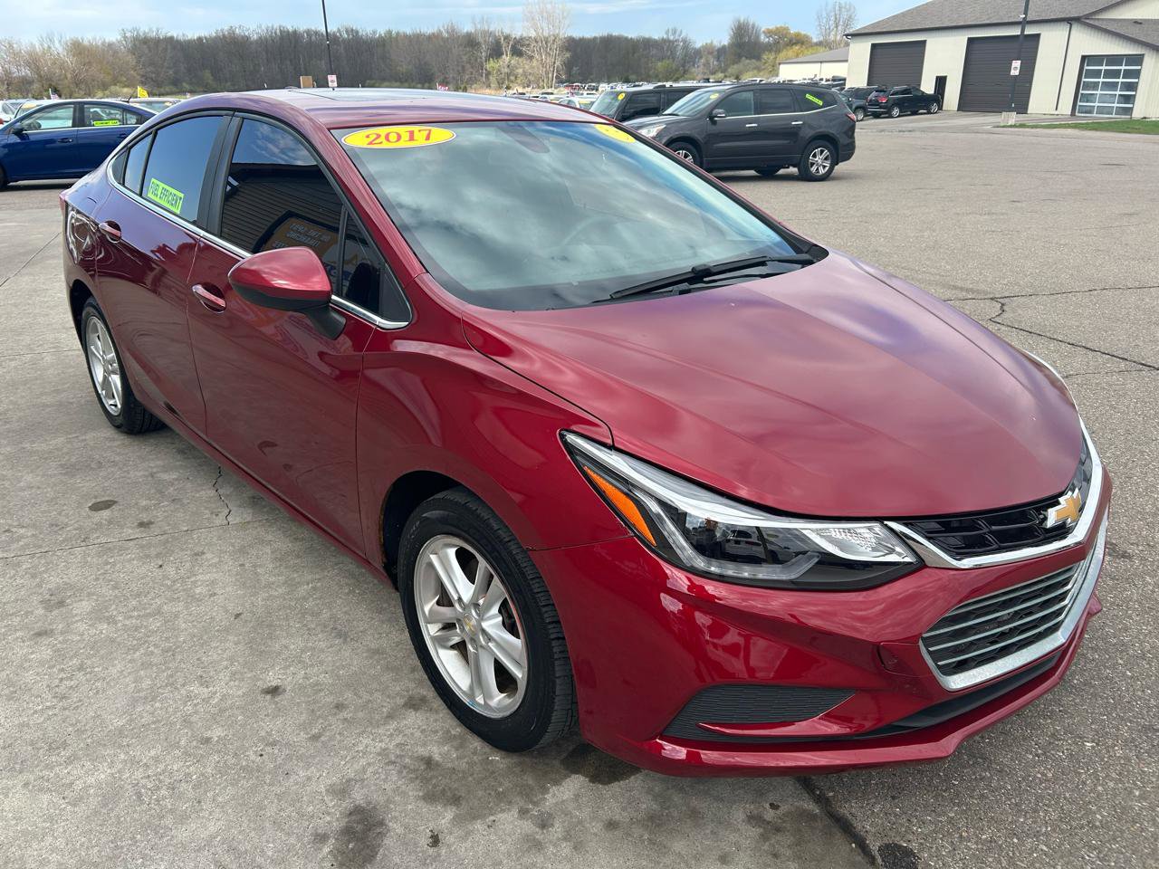 Used 2017 Chevrolet Cruze LT w/ LT True North Edition FWD image 3