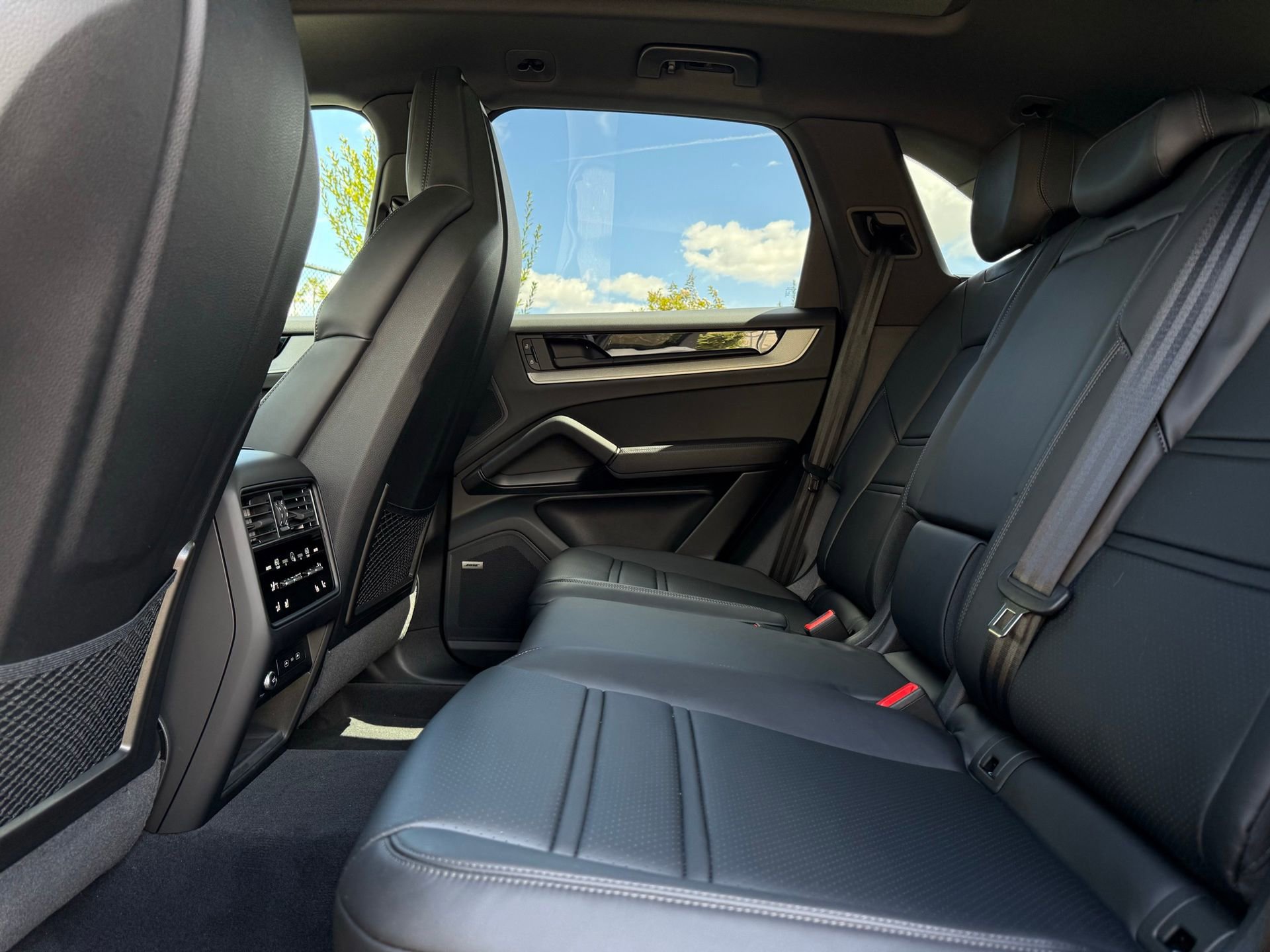 Used 2026 Porsche Cayenne AWD/4WD image 30