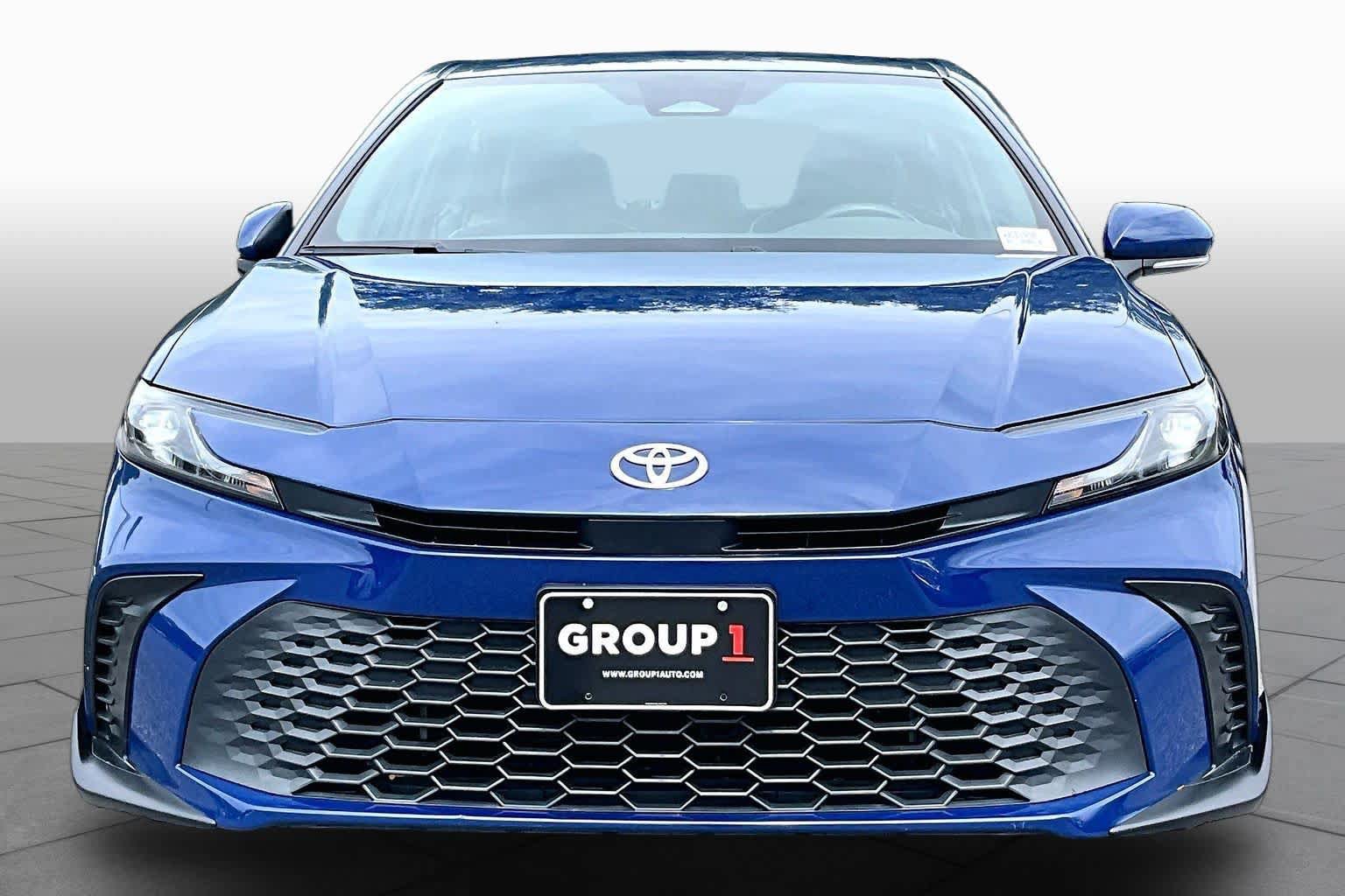 Used 2025 Toyota Camry SE AWD/4WD image 3