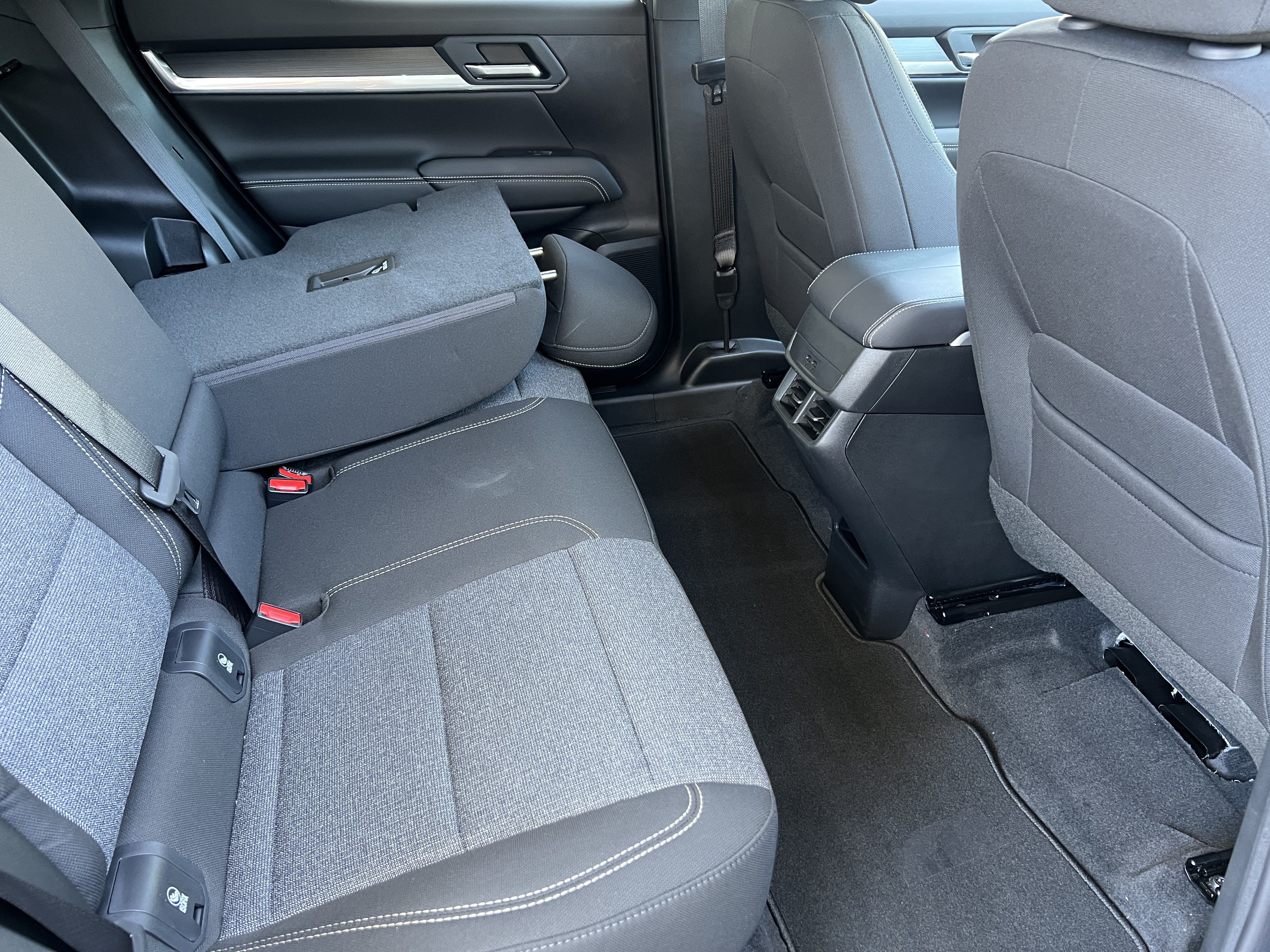New 2027 GMC Terrain Elevation w/ Technology Package II AWD/4WD image 22