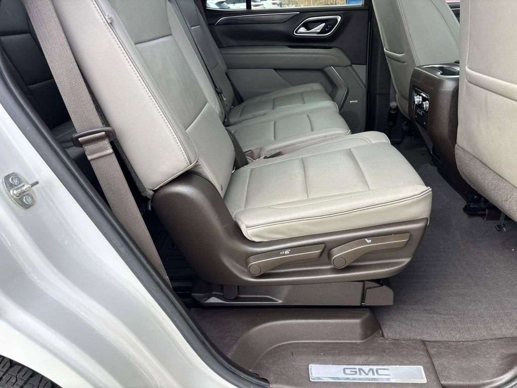 Used 2021 GMC Yukon SLT w/ SLT Premium Package image 15