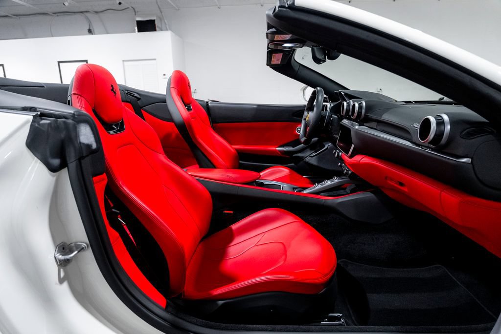 Used 2020 Ferrari Portofino RWD image 3