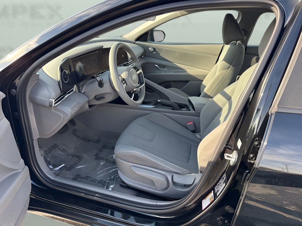 Used 2024 Hyundai Elantra SEL image 9