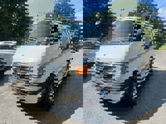 Used 2000 Dodge B1500 image 1