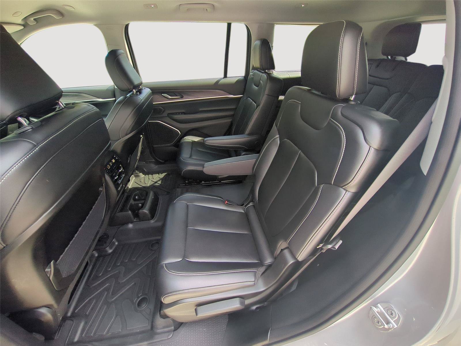 Used 2021 Jeep Grand Cherokee L Limited RWD image 6