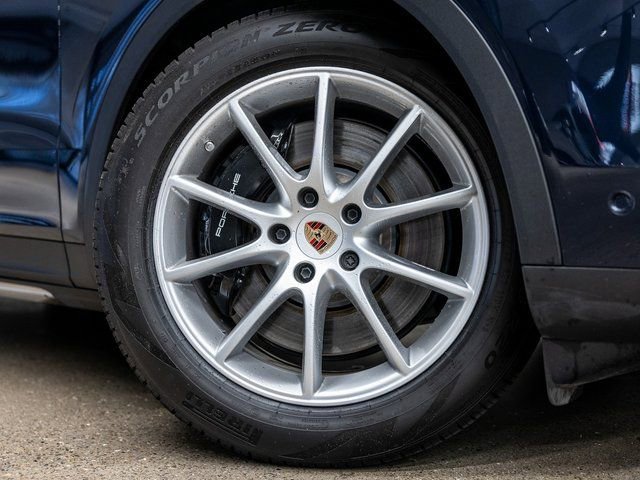 Certified 2025 Porsche Cayenne S AWD/4WD image 17