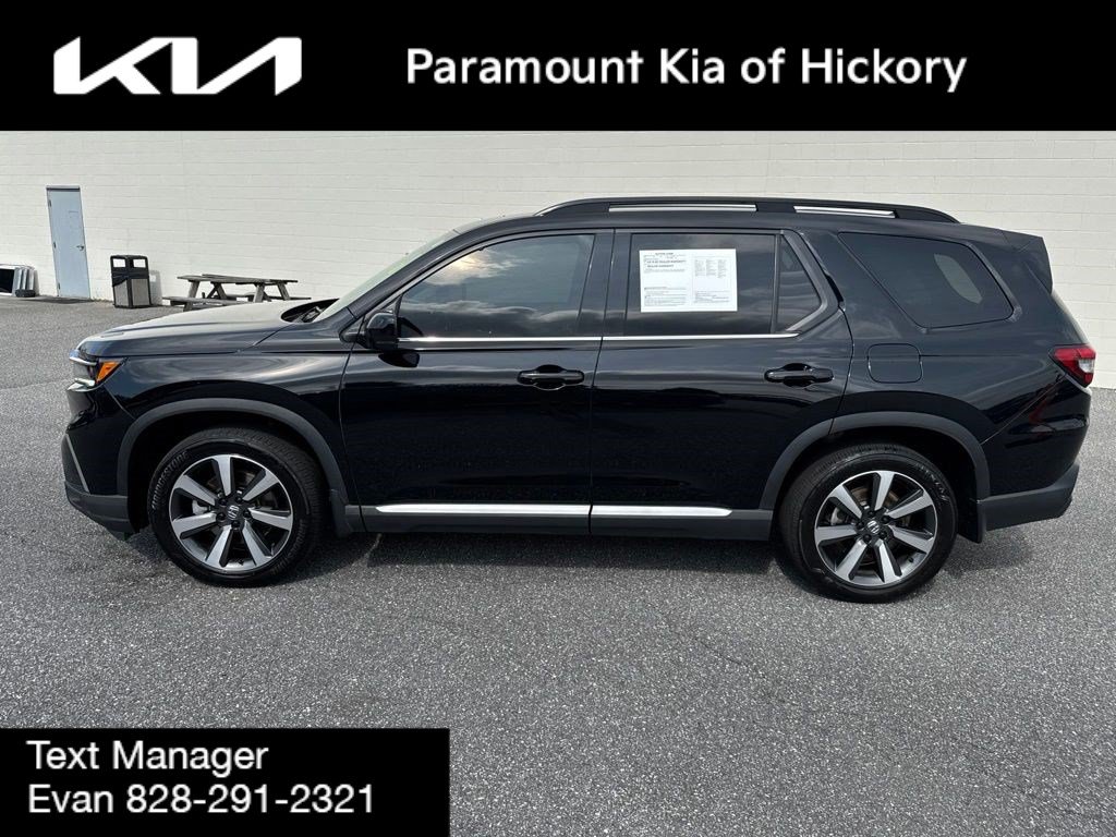 Used 2025 Honda Pilot Touring image 4