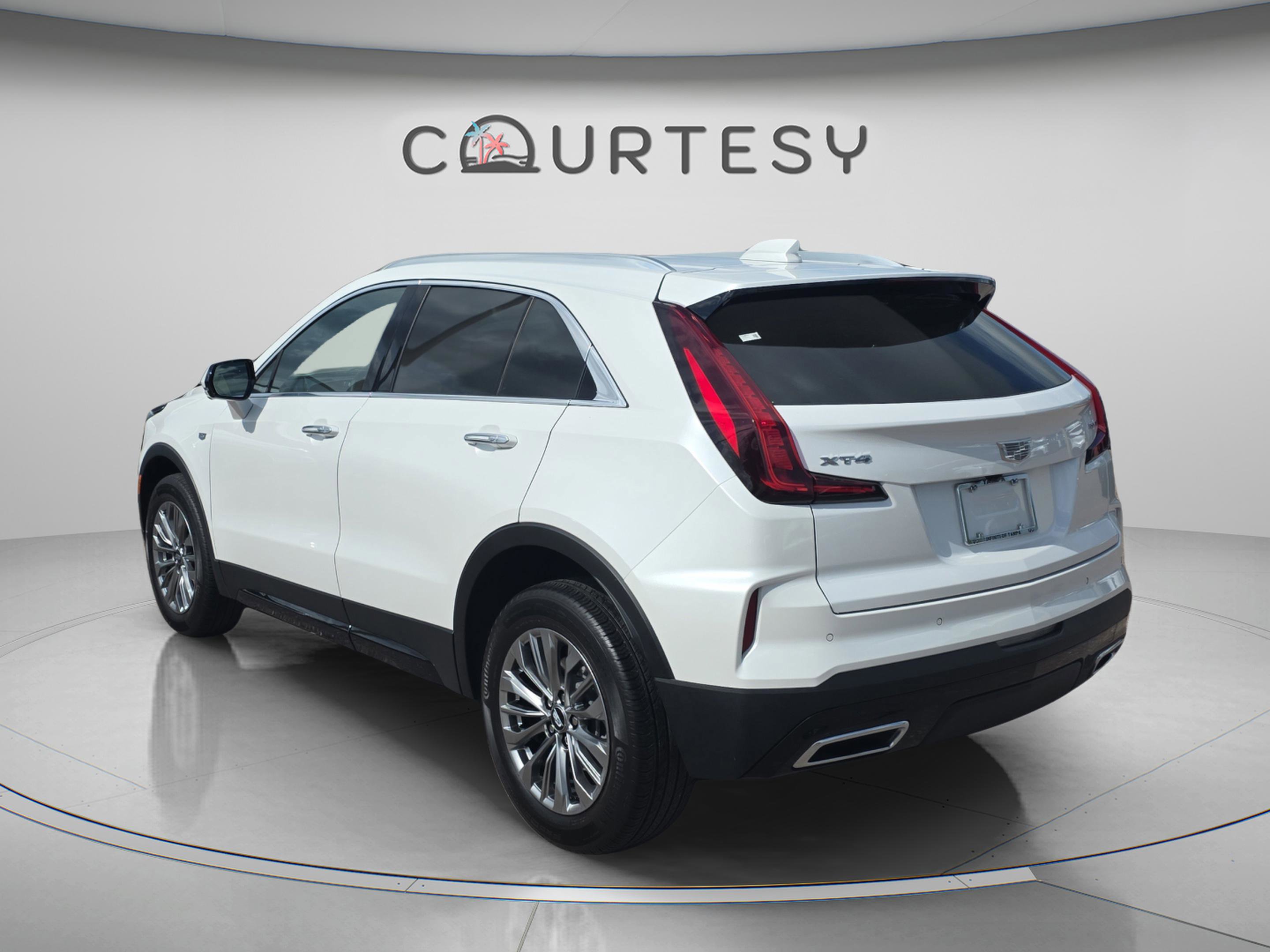 Used 2025 Cadillac XT4 Premium Luxury w/ Cold Weather Package FWD image 2