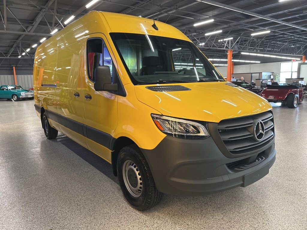 Used 2021 Mercedes-Benz Sprinter 2500 image 2