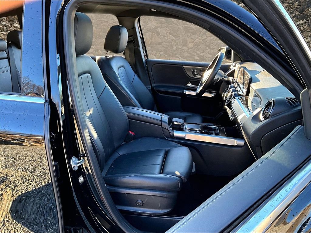 Used 2021 Mercedes-Benz GLB 250 4MATIC image 6