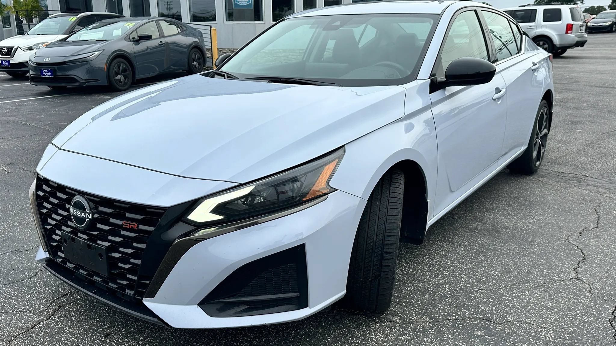 Used 2023 Nissan Altima 2.5 SR w/ SR Premium Package AWD/4WD image 1