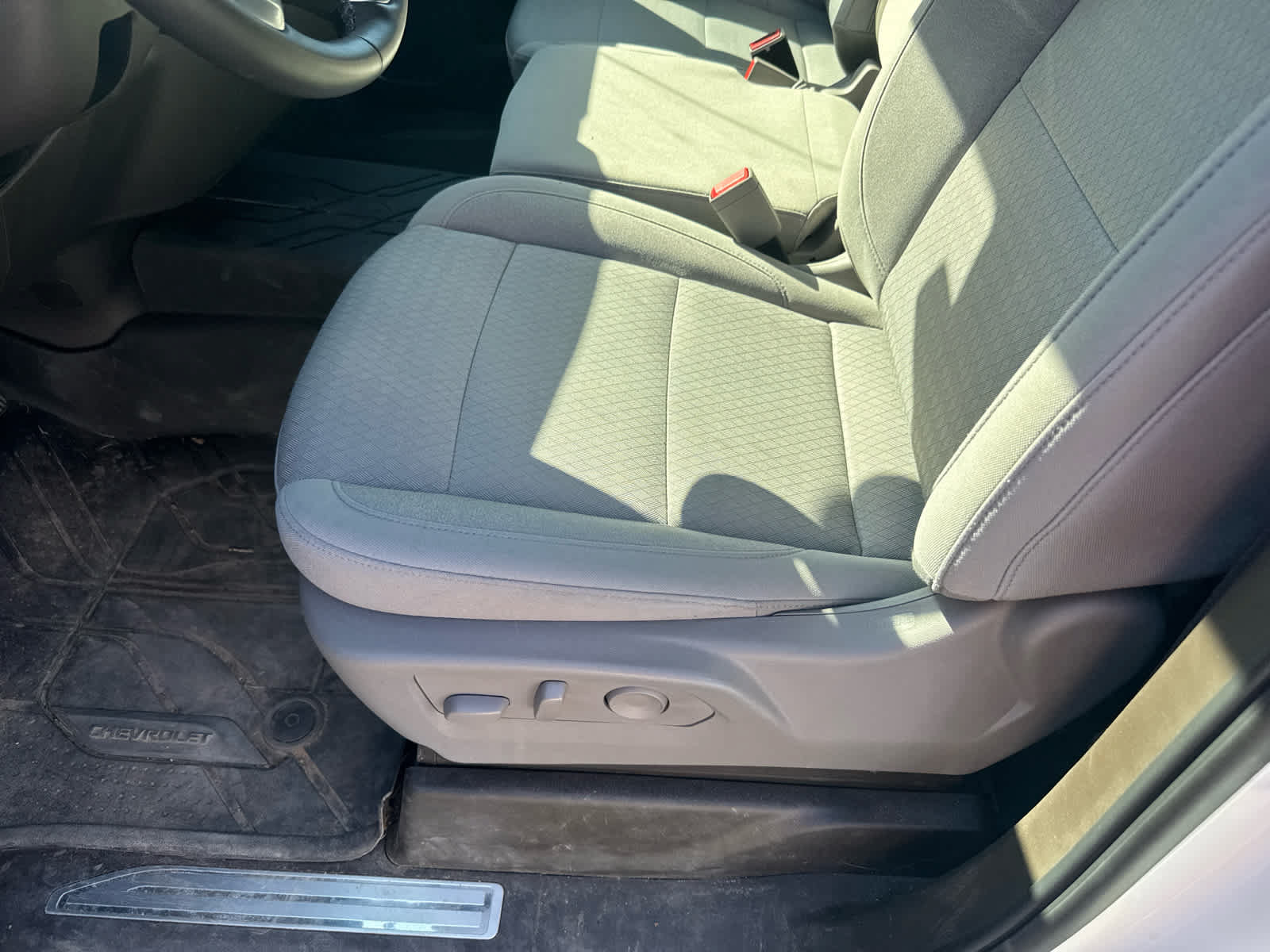 Used 2025 Chevrolet Silverado 1500 LT AWD/4WD image 5