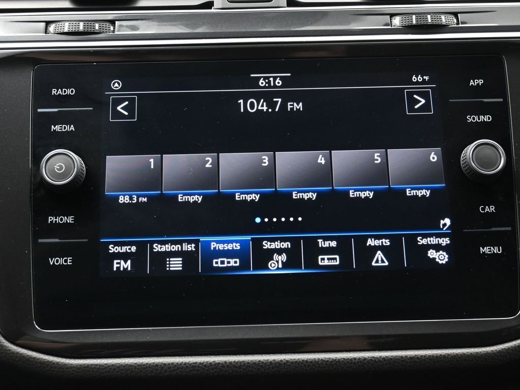 Used 2023 Volkswagen Tiguan SE R-Line image 20