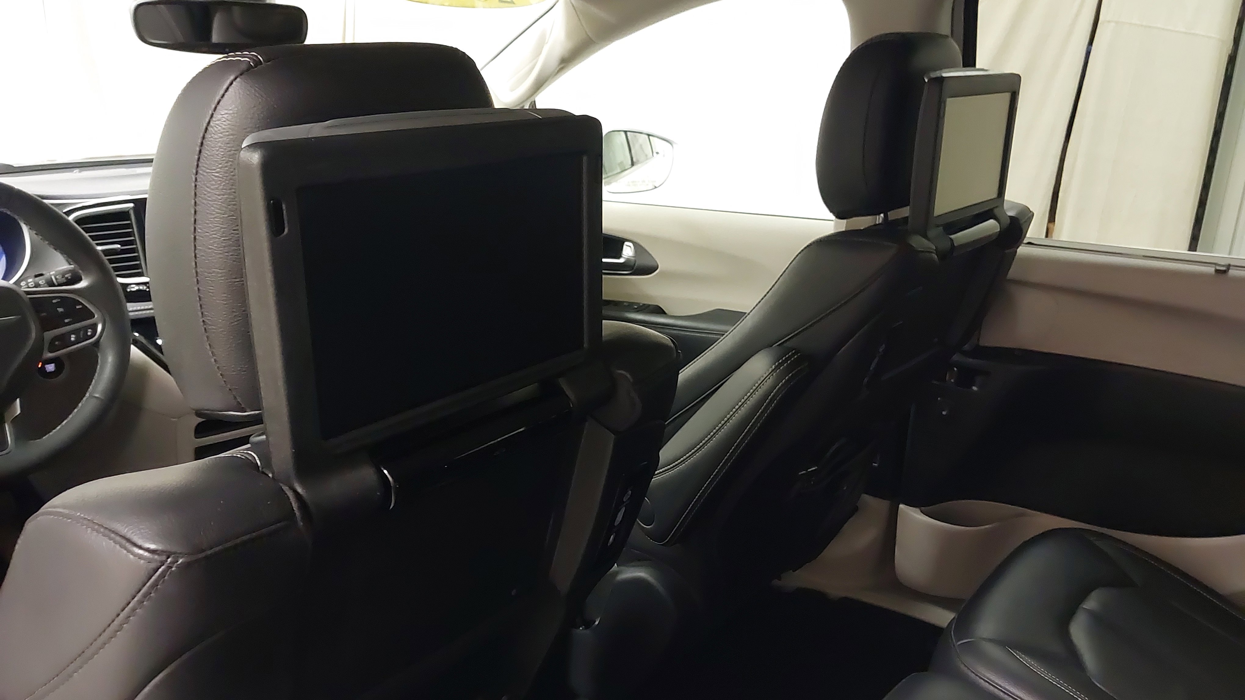 Used 2022 Chrysler Pacifica Touring-L w/ Uconnect Theater Family Group FWD image 40