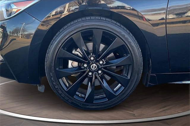 Used 2018 Nissan Maxima SR w/ Midnight Edition image 9