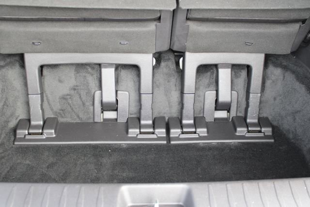 Used 2024 Kia Carnival EX image 39