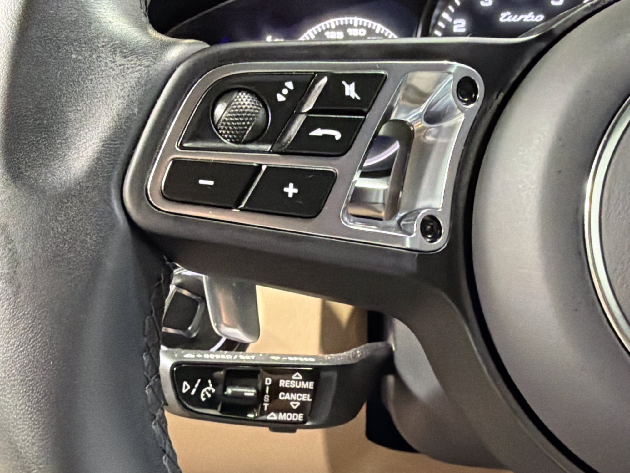 Certified 2023 Porsche Cayenne Turbo AWD/4WD image 37