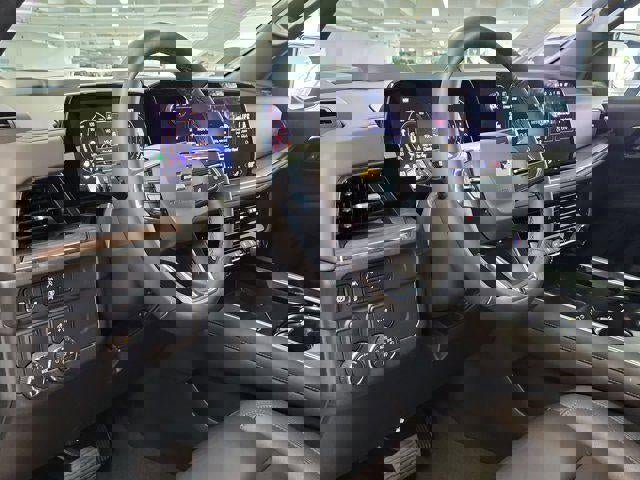 Used 2025 Chevrolet Suburban LT w/ Comfort Package image 10