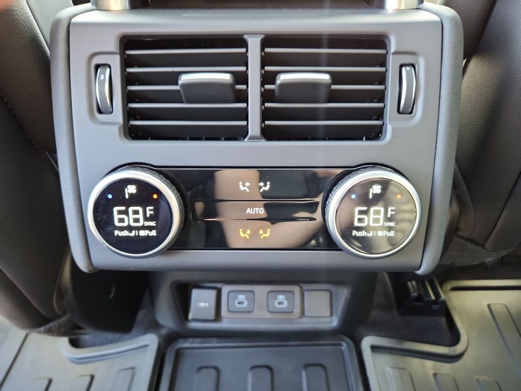 New 2026 Land Rover Discovery Limited Edition AWD/4WD image 25