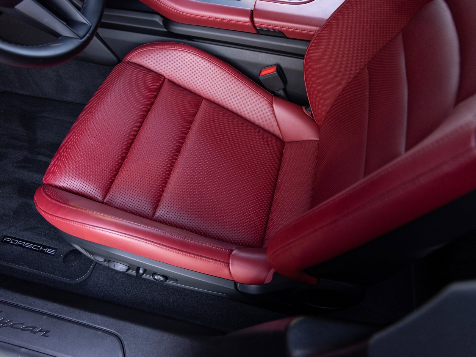 Used 2023 Porsche Taycan image 19