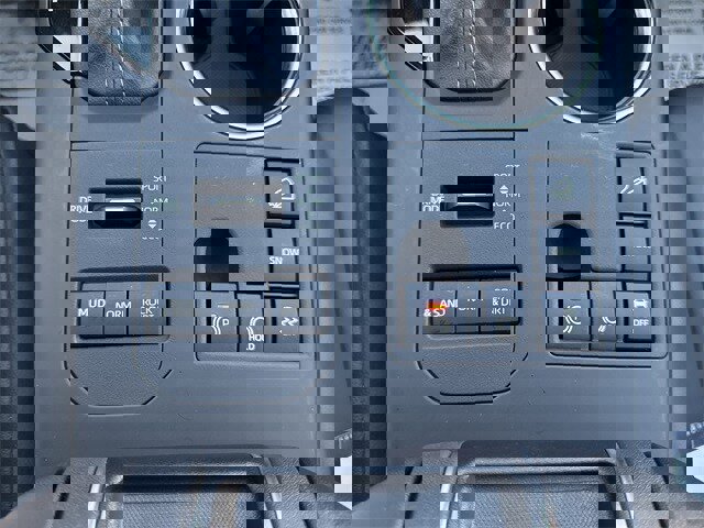 Used 2023 Toyota Highlander XLE image 31