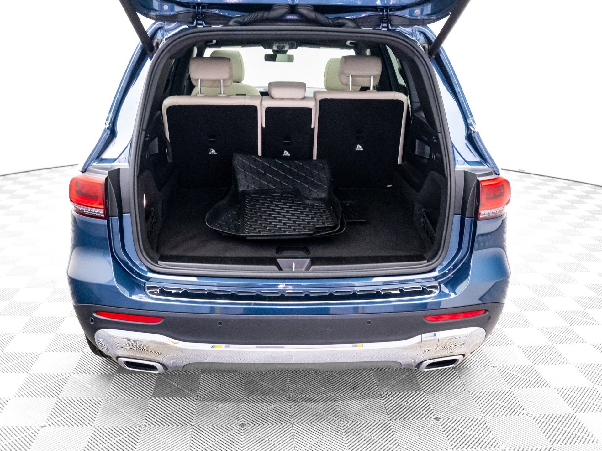 Used 2023 Mercedes-Benz GLB 250 4MATIC image 29