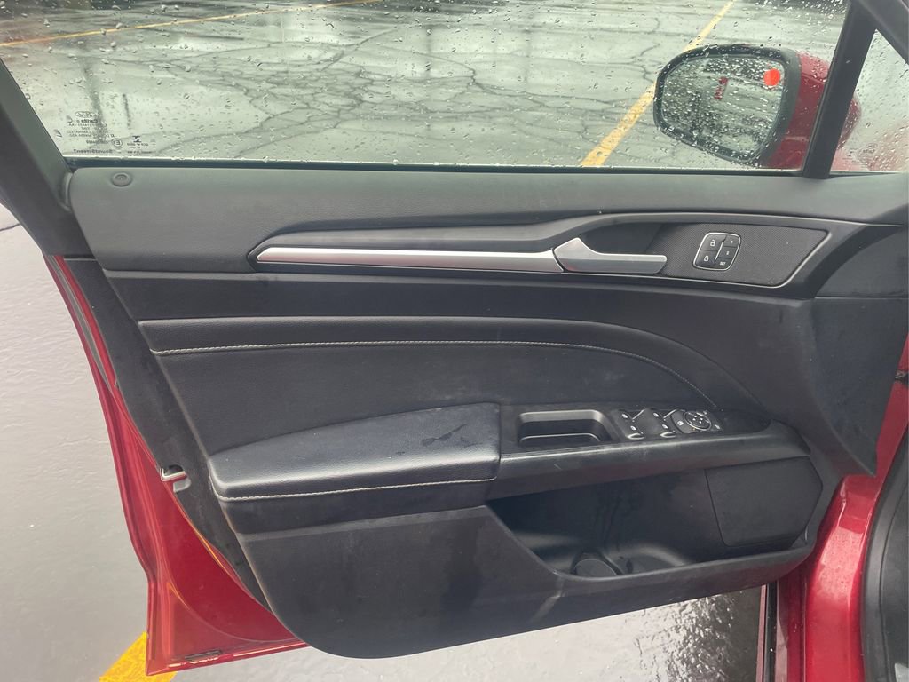 Used 2019 Ford Fusion Titanium image 17