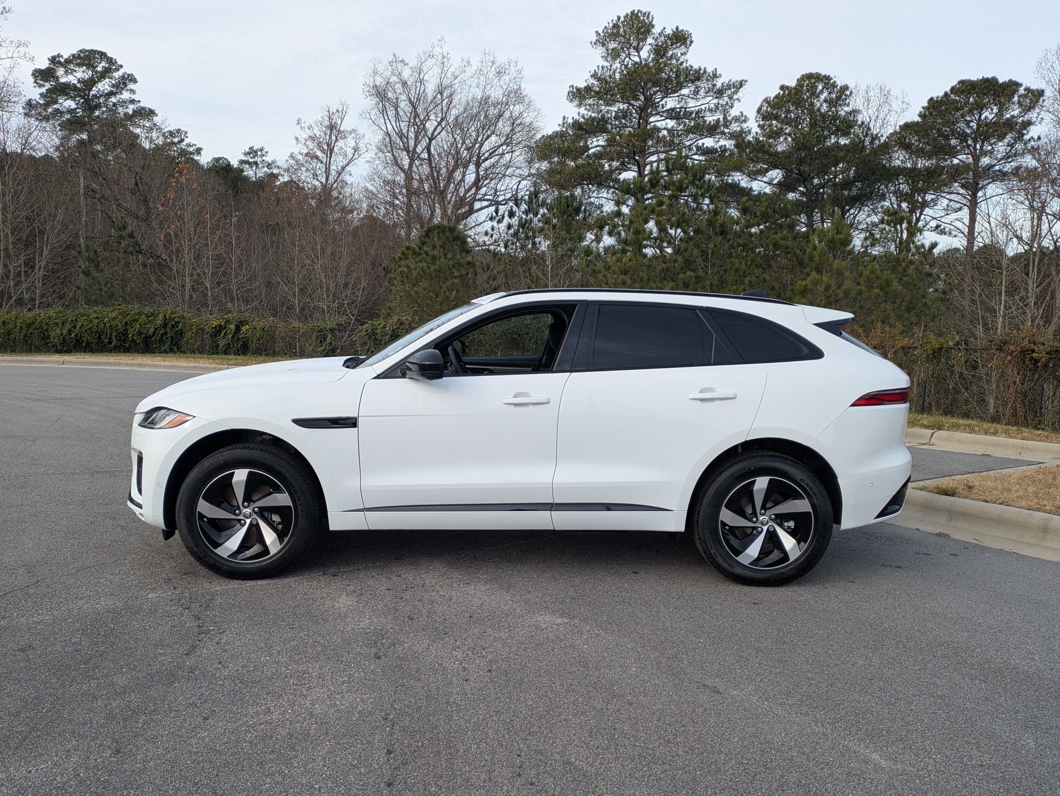 New 2026 Jaguar F-PACE R-Dynamic S image 8