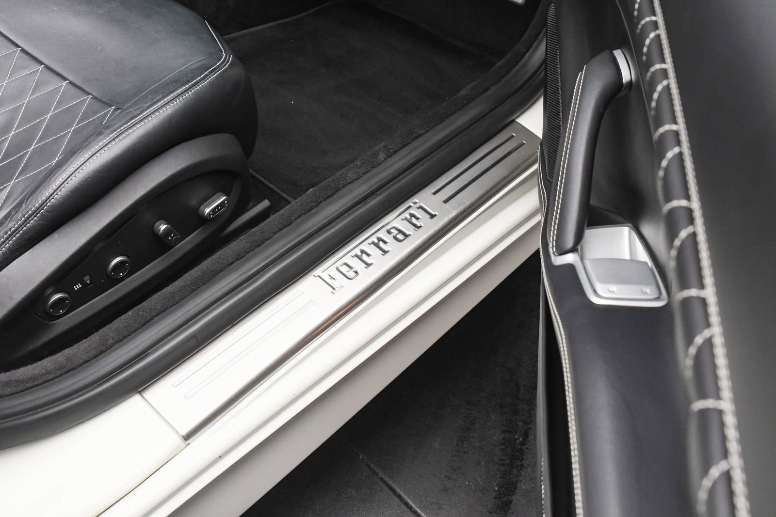 Used 2016 Ferrari California T image 49