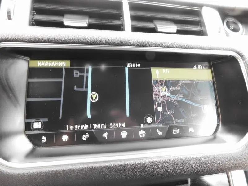 Used 2017 Land Rover Range Rover Sport HSE image 28