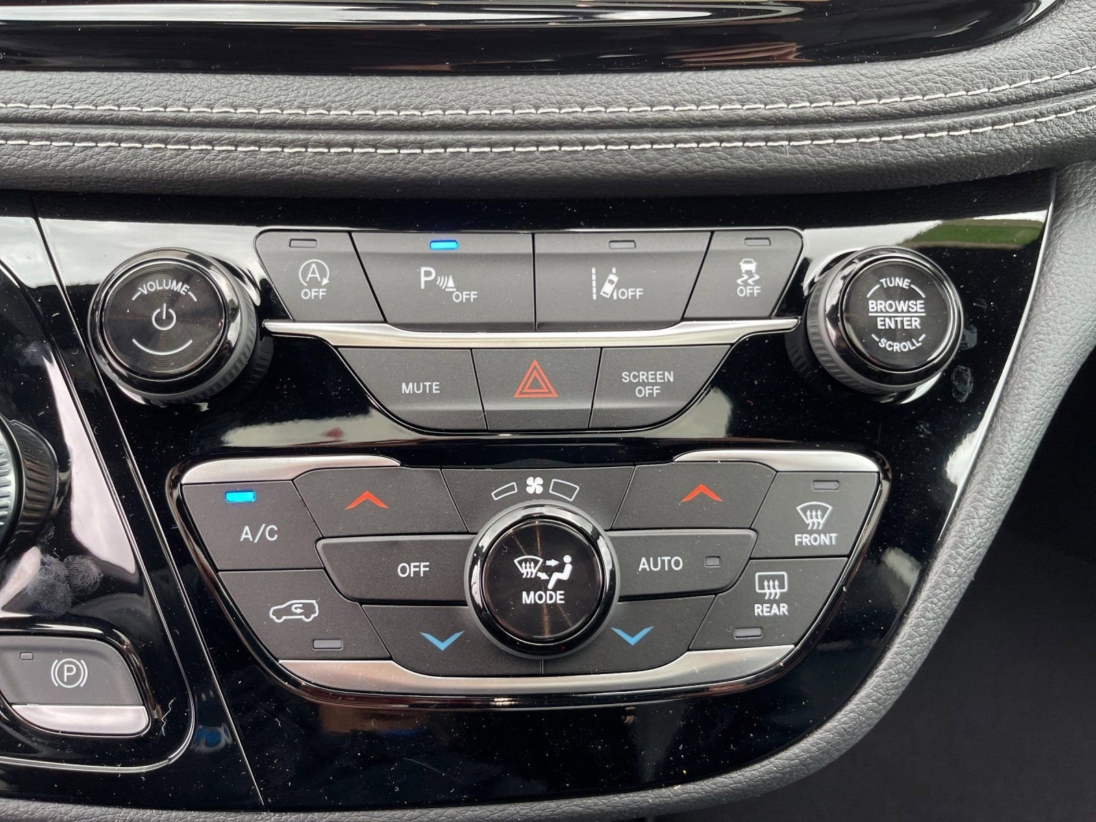 New 2026 Chrysler Pacifica Select AWD/4WD image 23