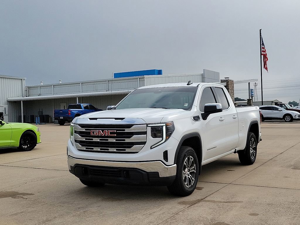 Used 2025 GMC Sierra 1500 SLE w/ Preferred Package image 2