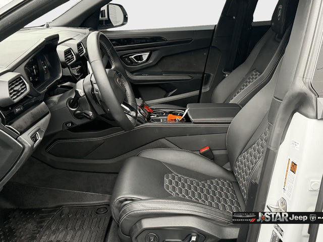Used 2022 Lamborghini Urus AWD/4WD image 9