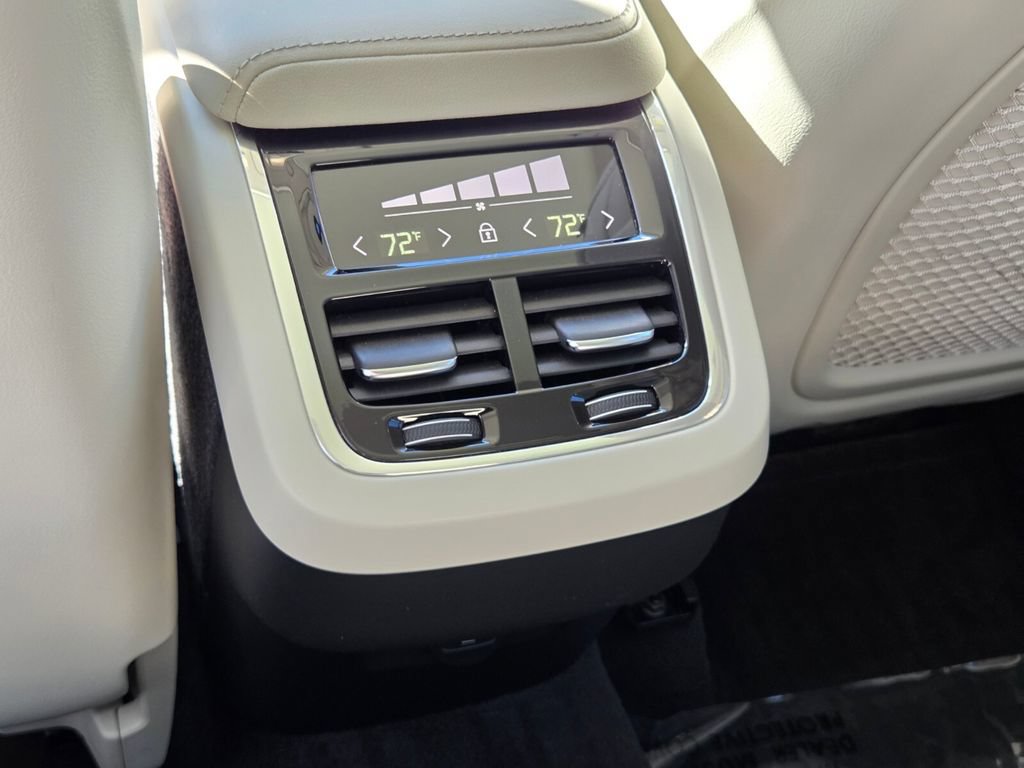 Used 2022 Volvo XC60 B5 Inscription w/ Climate Package FWD image 16