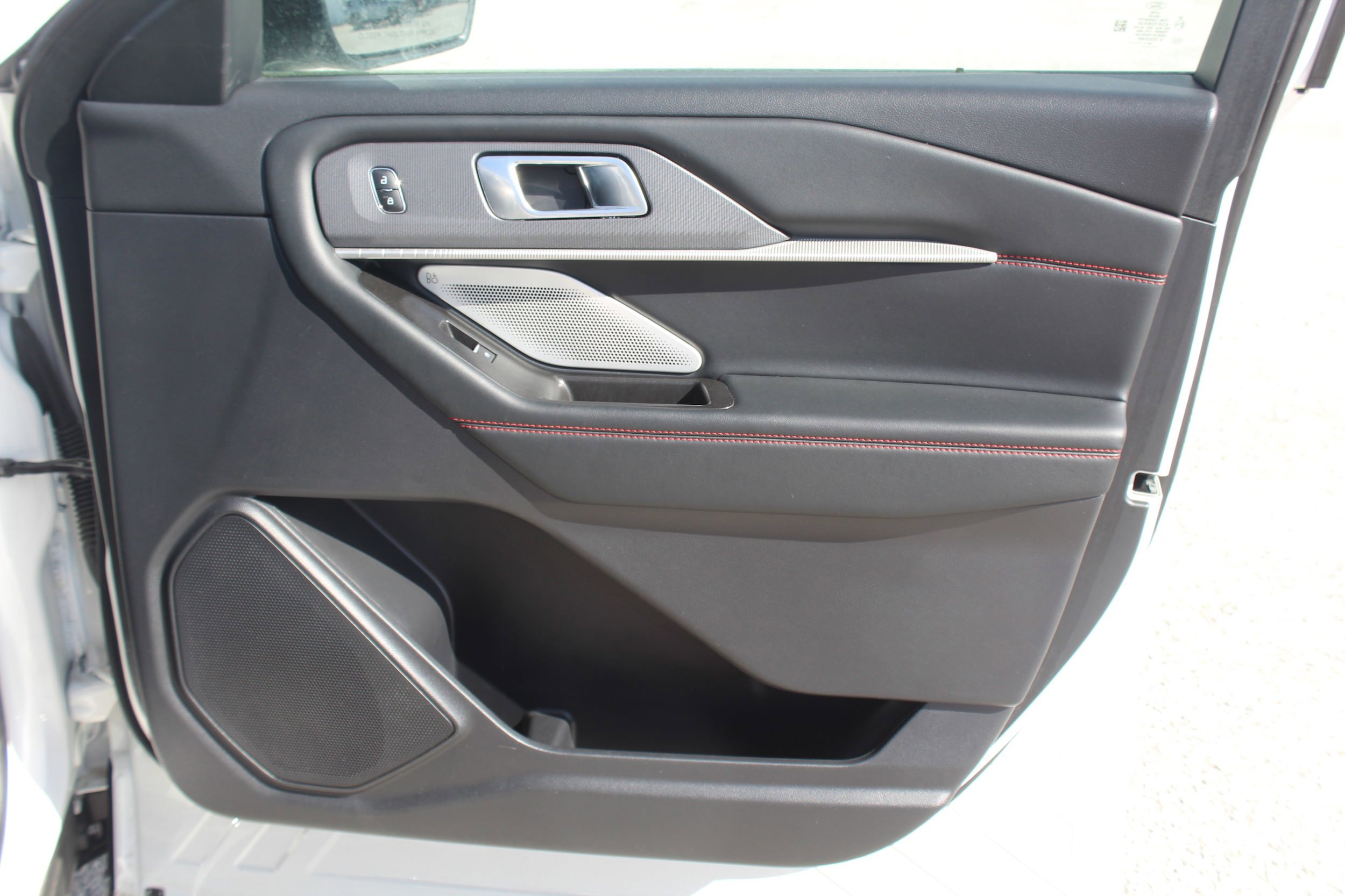 Used 2025 Ford Explorer ST image 27