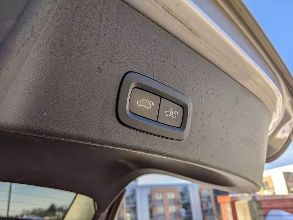 Certified 2023 Volvo XC40 Recharge Ultimate image 29