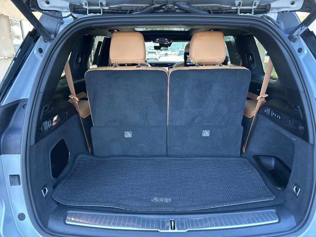 Used 2025 Jeep Grand Cherokee L Summit w/ Advanced Protech Group IV image 39