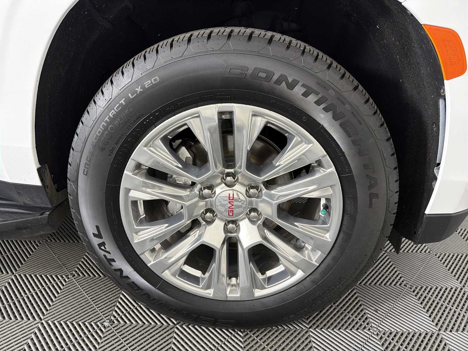 Used 2024 GMC Yukon XL Denali RWD image 10
