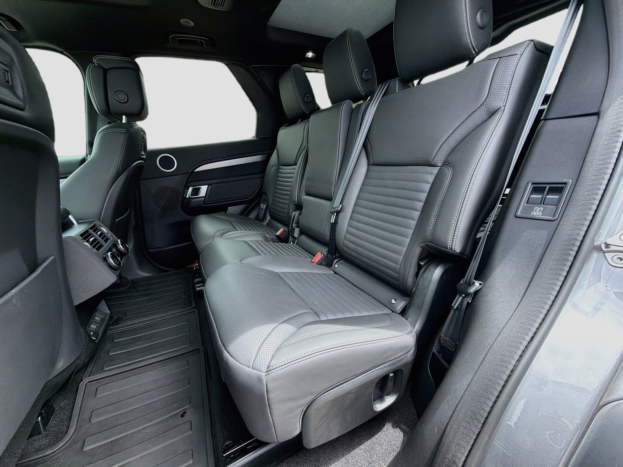 Certified 2025 Land Rover Discovery Dynamic SE AWD/4WD image 21