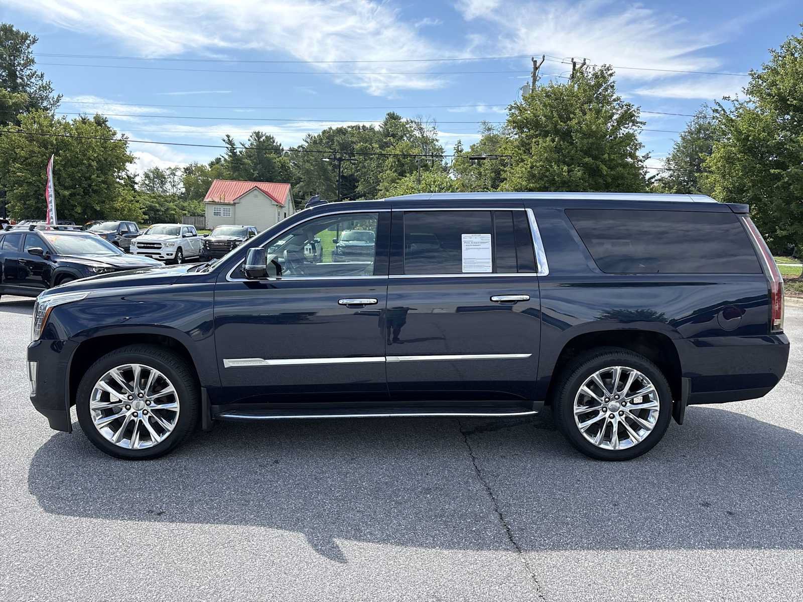 Used 2019 Cadillac Escalade ESV Luxury AWD/4WD image 9
