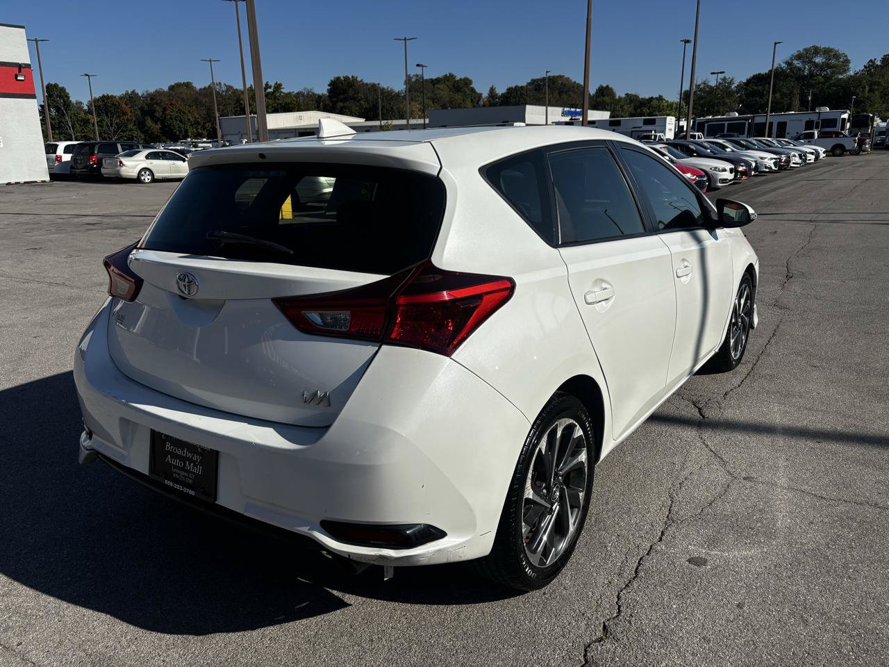 Used 2018 Toyota Corolla iM w/ Carpet Mat Package (TMS) FWD image 3