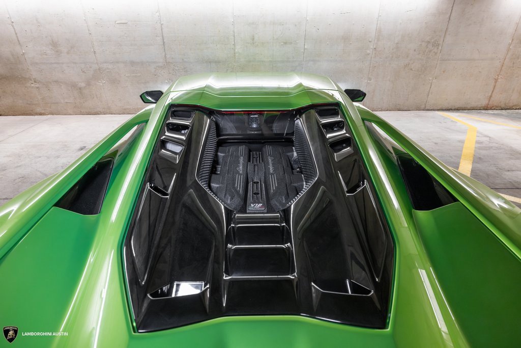 Used 2024 Lamborghini Revuelto image 12