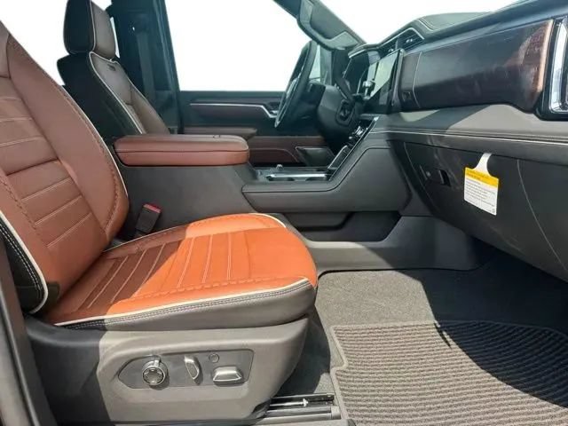 New 2026 GMC Sierra 3500 Denali Ultimate w/ LPO, Black Badging Package AWD/4WD image 13