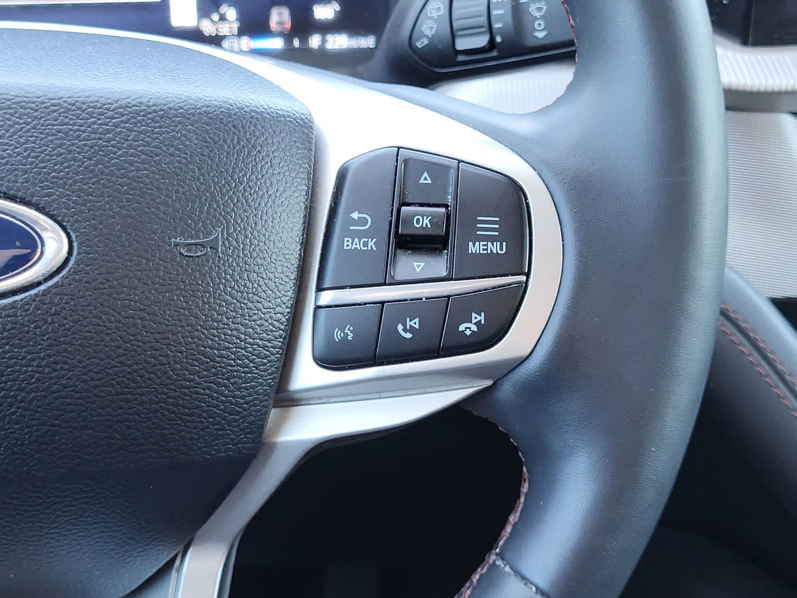 Used 2025 Ford Explorer Active w/ Active Comfort Package RWD image 16