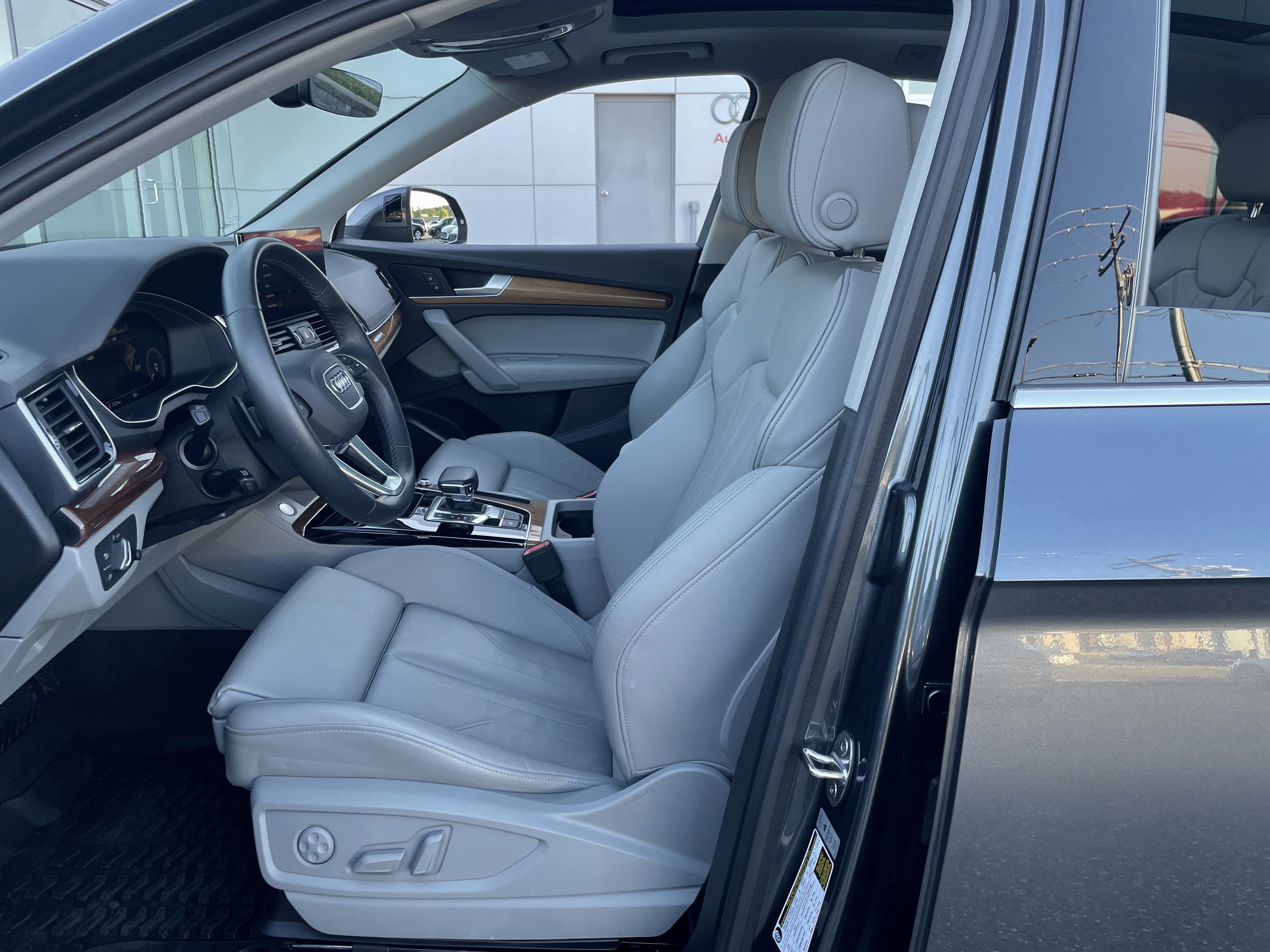Certified 2024 Audi Q5 e Premium w/ Convenience Package AWD/4WD image 7