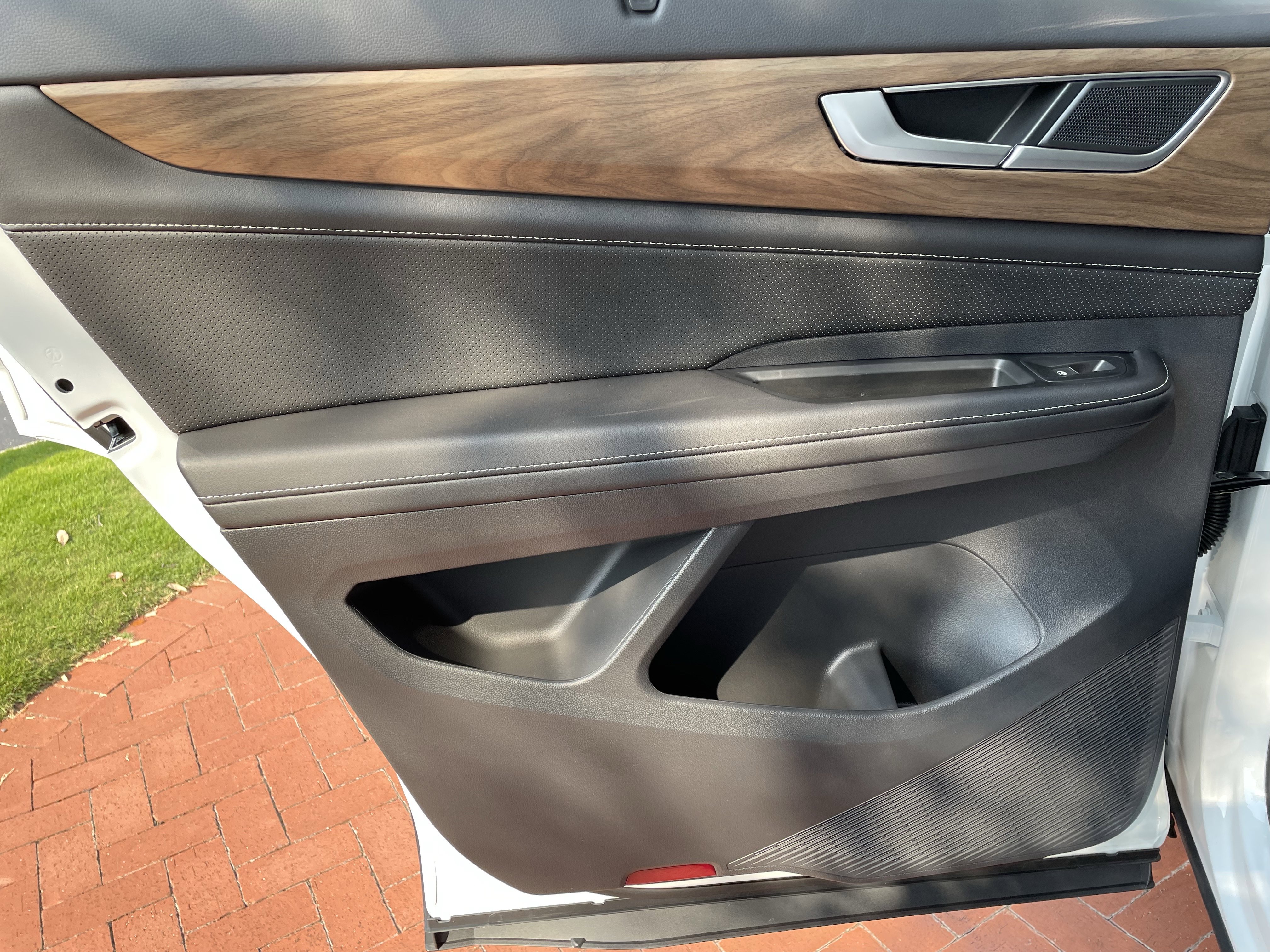 New 2026 Volkswagen Atlas SE image 11