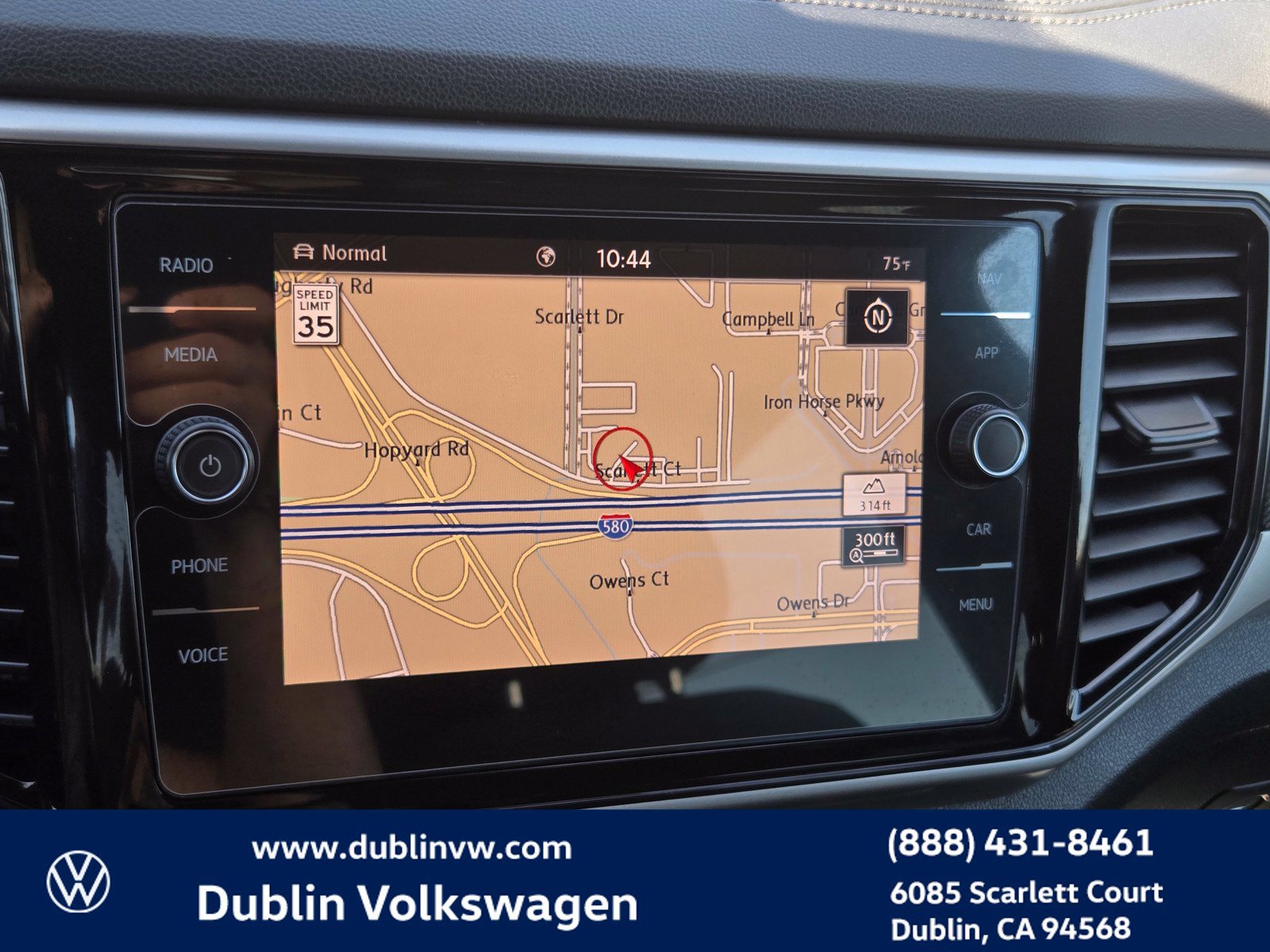 Used 2020 Volkswagen Atlas Cross Sport SEL Premium AWD/4WD image 14
