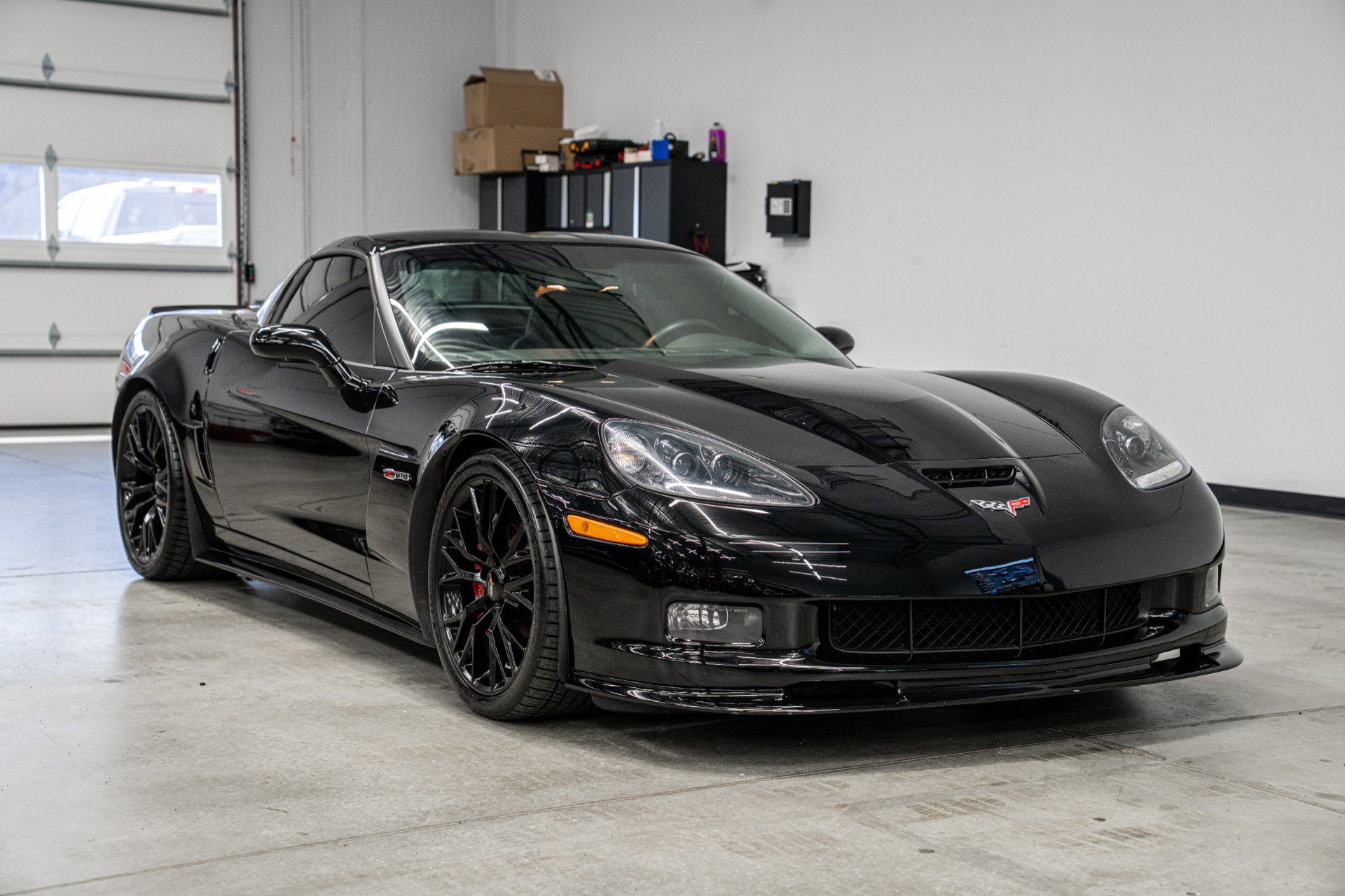 Used 2013 Chevrolet Corvette Z06 w/ 3LZ Preferred Equipment Group RWD image 3