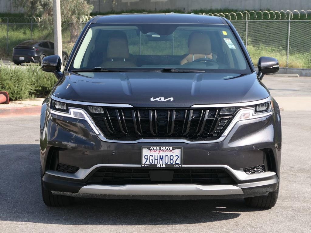 Used 2024 Kia Carnival EX image 8