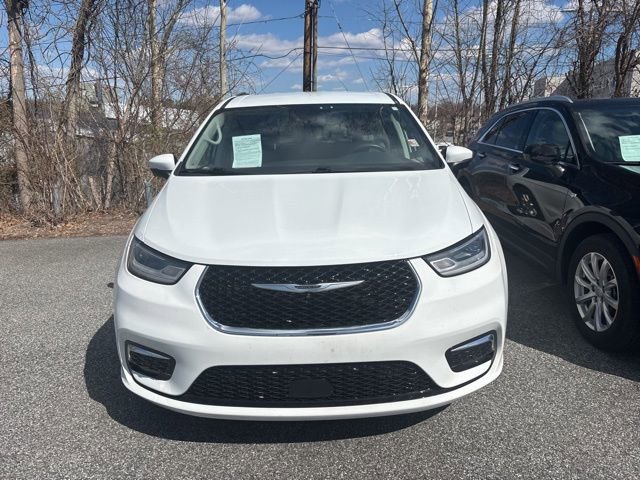 Used 2023 Chrysler Pacifica Touring-L image 3